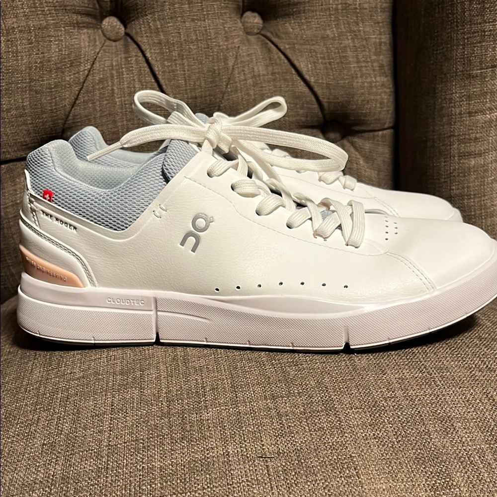 On Running The Roger Advantage 2 sneakers women's 9.5 NWT